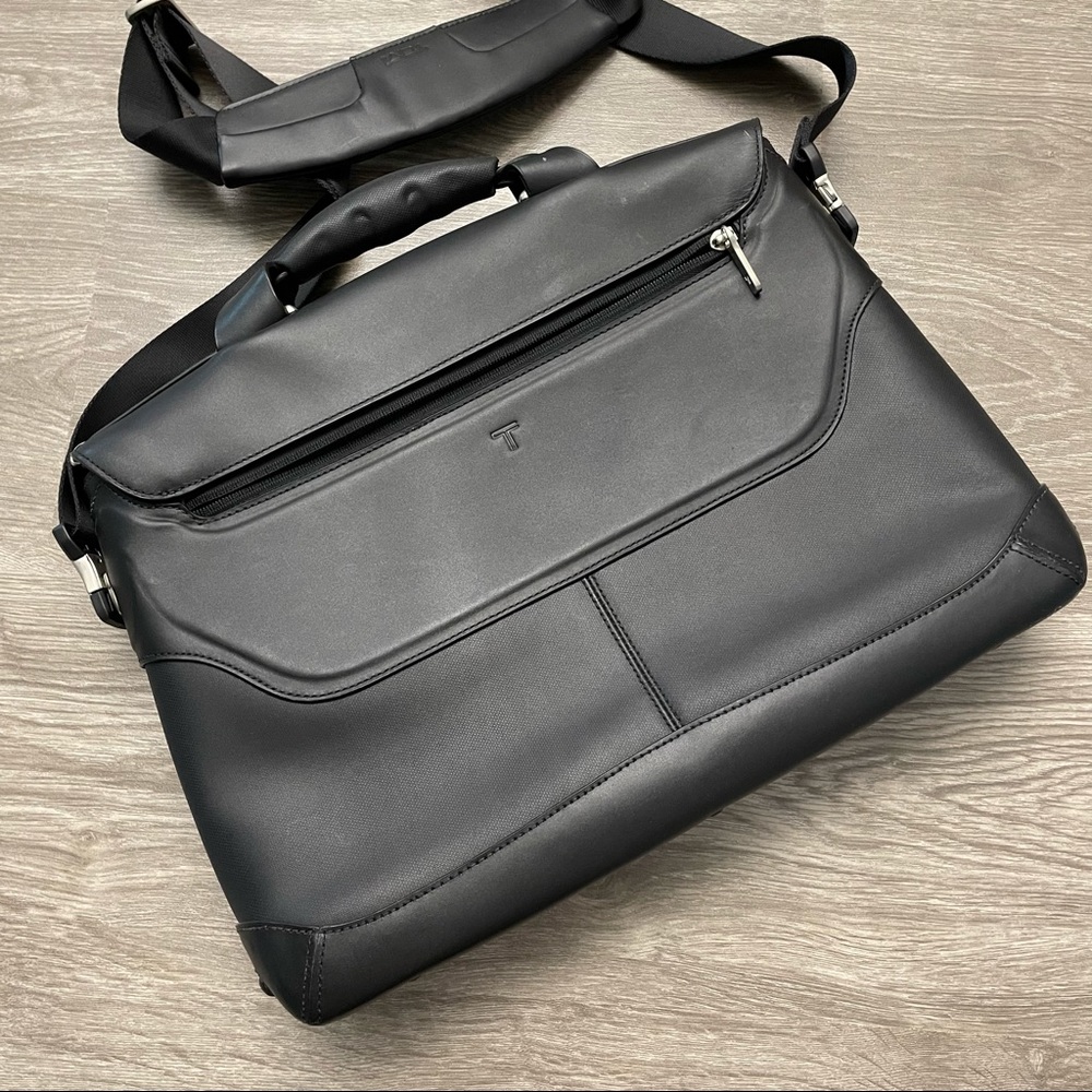 Tumi Black Leather Formula T Collection Coupe Slim Brief Top-Loading Briefcase - Picture 5 of 16